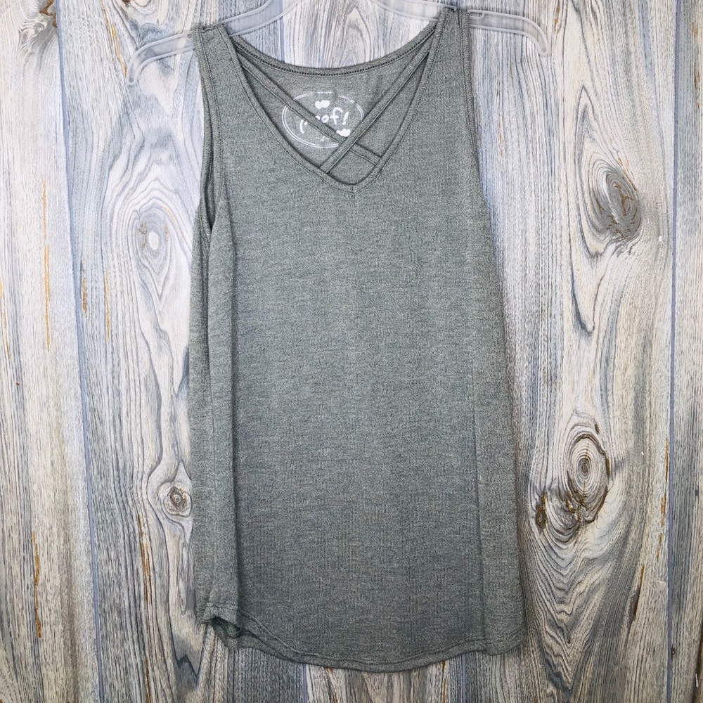 ‼️BRAND NEW ‼️ Gray Criss Cross Sleeveless Shirt